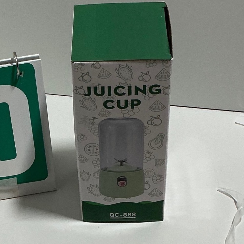 Portable Juicing Cup QC-888 USB Rechargeable Mini Blender Green